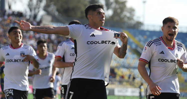 Colo Colo remontó un complicado duelo ante Everton.