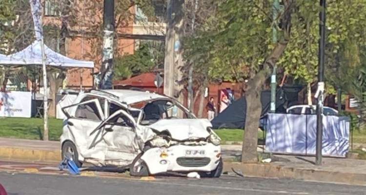 Auto accidentado en Gran Avenida