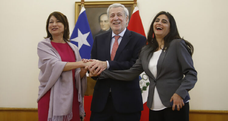 Canciller del Perú, Ana Cecilia Gervasi, Canciller, Alberto Van Klaveren y la Subsecretaria de Relaciones Económicas Internacionales, Claudia Sanhueza.