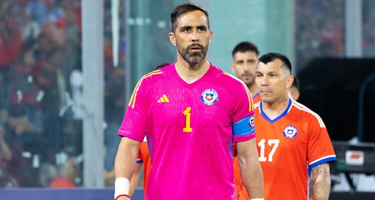 Claudio Bravo dijo que quiere estar en Santiago 2023.