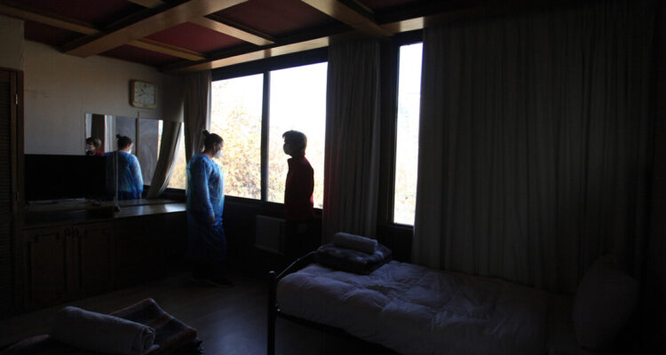 Clínica que recibió casi 2 mil millones por trato directo de Mejor Niñez mantiene sumario sanitario