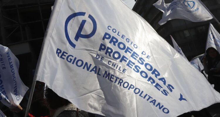 Fiscalía decide no perseverar contra exintegrantes del Colegio de Profesores investigados por estafa