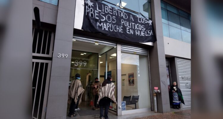 Comuneros se toman la Conadi en Temuco