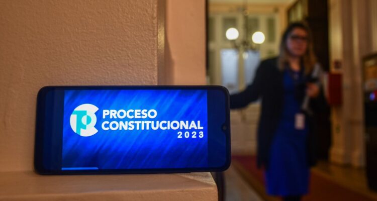 Acusan que Republicanos estaría dilantando discusión de enmiendas en Consejo para evitar cambios