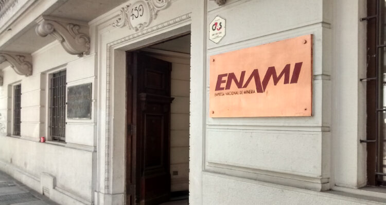 Frontis del edificio de Enami en Santiago