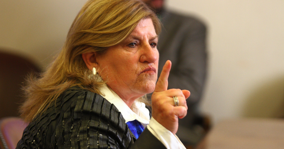 “Bajeza infinita”: critican a Naveillan por tildar de “leyenda urbana” violencia sexual en dictadura