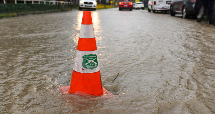 Adulta mayor de 73 años es la cuarta víctima fatal del sistema frontal tras caer a canal en Curepto