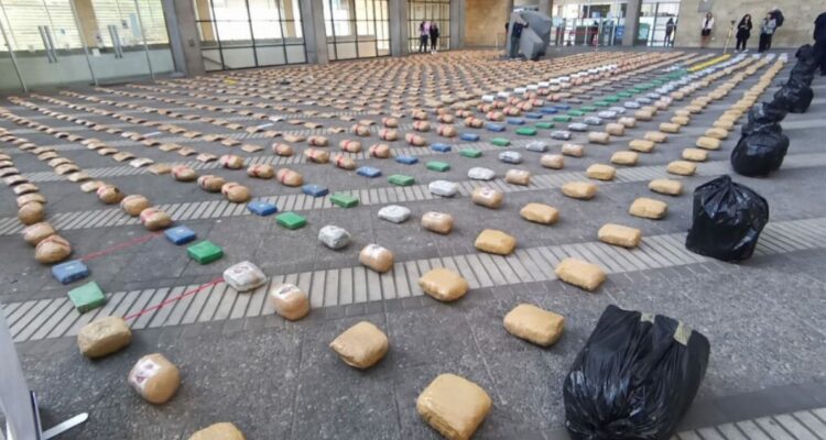 Dos operativos dejan casi una tonelada de droga decomisada y tres detenidos en el norte del país