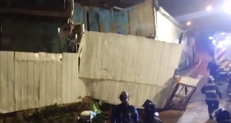 Imágenes dan cuenta de derrumbe que afecta a una casa en el Cerro Cordillera de Valparaíso