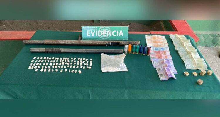 Incautan arma artesanal, munición, droga y dinero en efectivo tras detención de 4 personas en Negrete