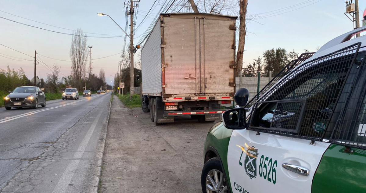 Detienen a 3 personas que habrían robado camión con al menos 30 vacunos para faenar en San Bernardo