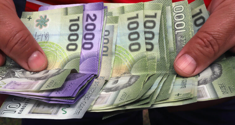 Morosidad en Chile muestra moderado descenso influido por Ley que prohíbe informar deudas en salud