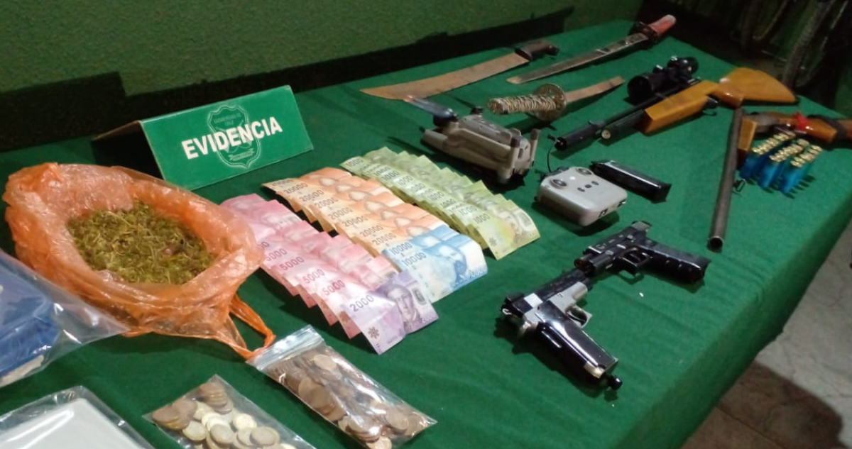 Disparos a carabineros terminan con 2 detenidos en Recoleta e incautación de sables, escopetas y dron