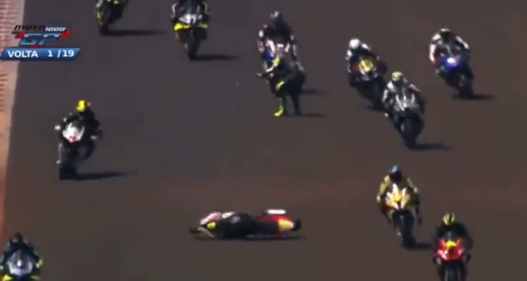Dos pilotos murieron en el Moto GP 1.000 de Brasil.