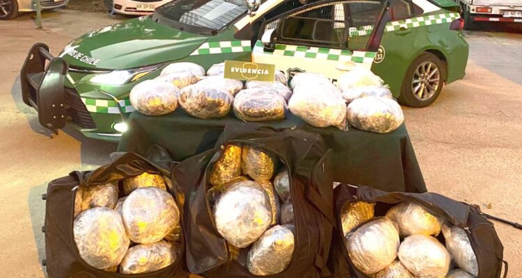 Bolones: auto abandonado por delincuentes deja al descubierto “popular” método para trasladar droga