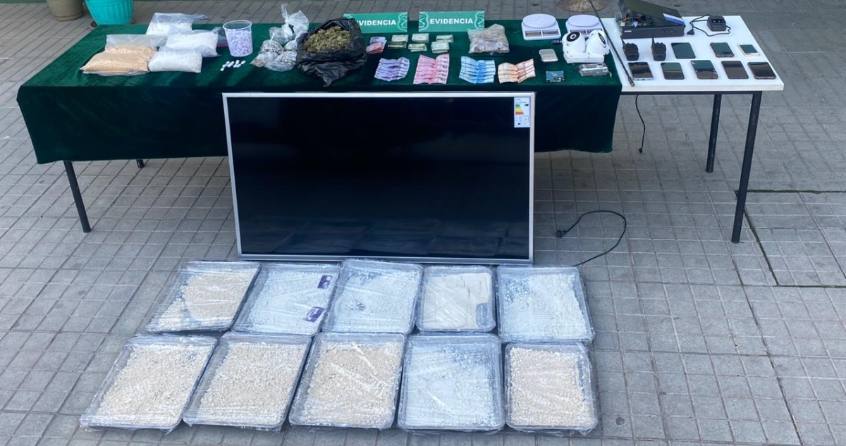 Encuentran un laboratorio clandestino de droga tras balacera en Bajos de Mena