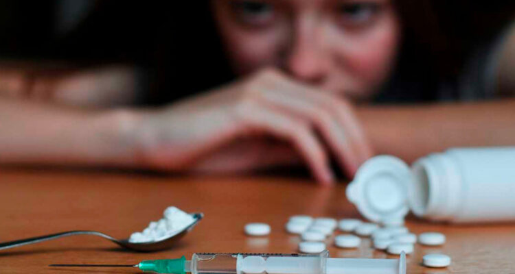 Desarrollan en Chile un implante de pellet que disminuye el deseo de consumir drogas y acohol