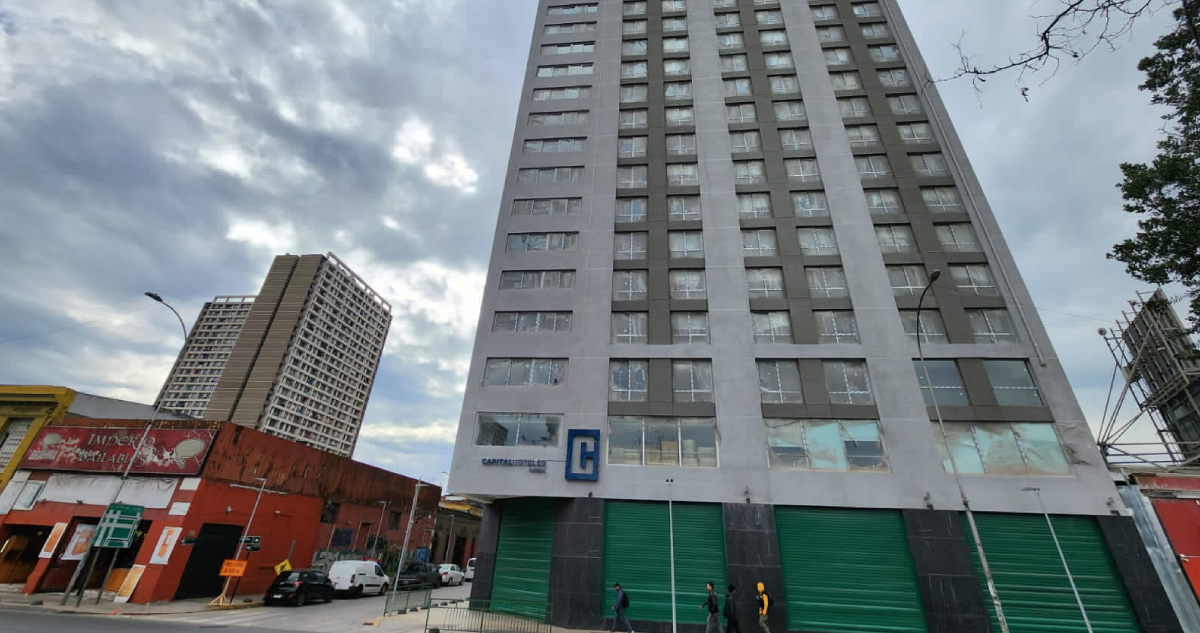 Vecinos de Estación Central preocupados por alza de delincuencia en cercanías de edificios vacíos