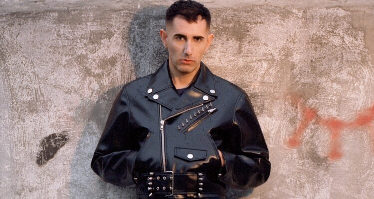 El gran regreso de Álex Anwandter: “Mi público llega por su cuenta, no porque les venda una pomada”