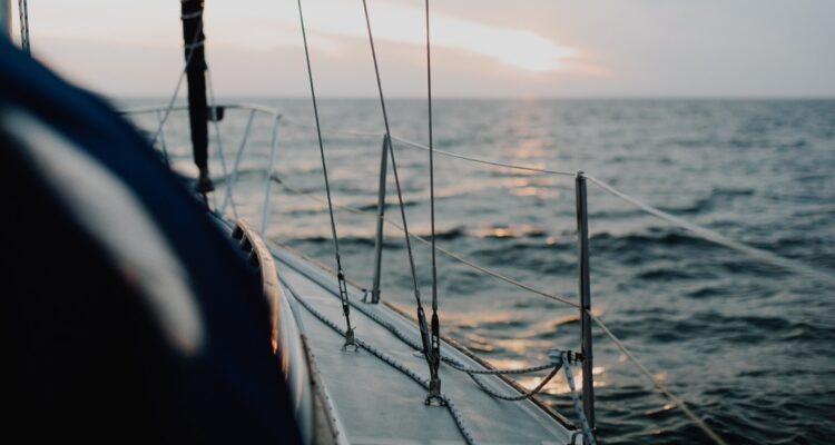 Un muerto y dos heridos en embarcación