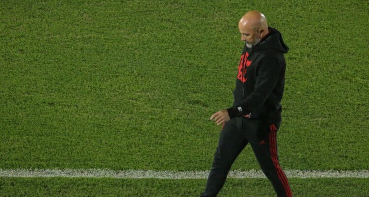 Jorge Sampaoli vive sus días más difíciles en Flamengo.