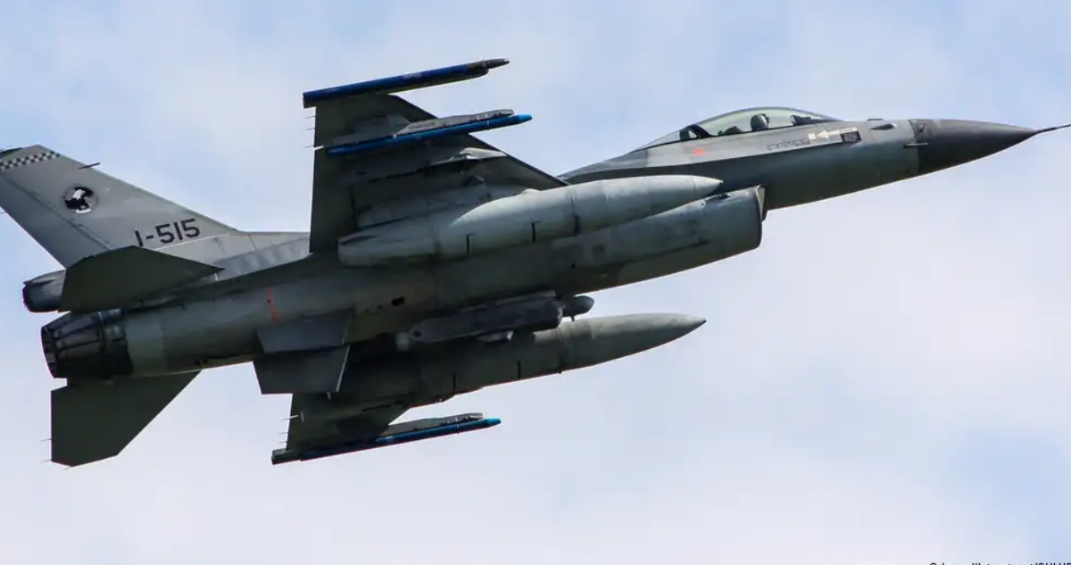 Estados Unidos finalmente autoriza el envío de aviones F-16 a Ucrania