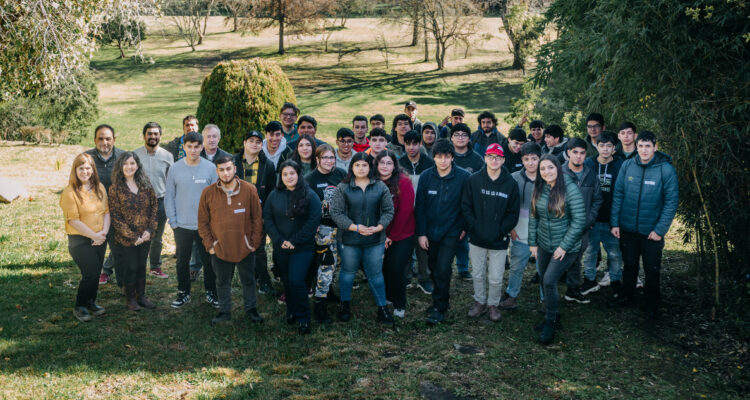 Primeros estudiantes en formación dual de Duoc UC sede Nacimiento inician prácticas en planta de CMPC