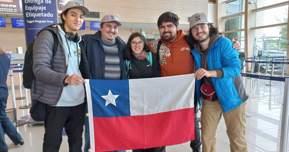 Estudiantes chilenos participan en misión lunar análoga en Suiza: “Se está democratizando el espacio”