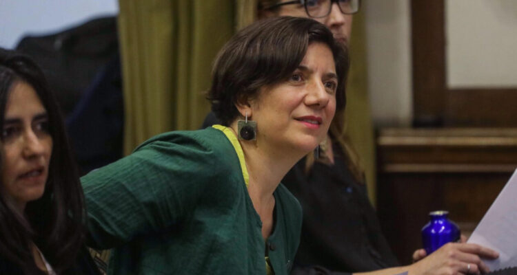 Ministra Etcheverry confirma arribo a Revolución Democrática en medio de crisis por Caso Fundaciones