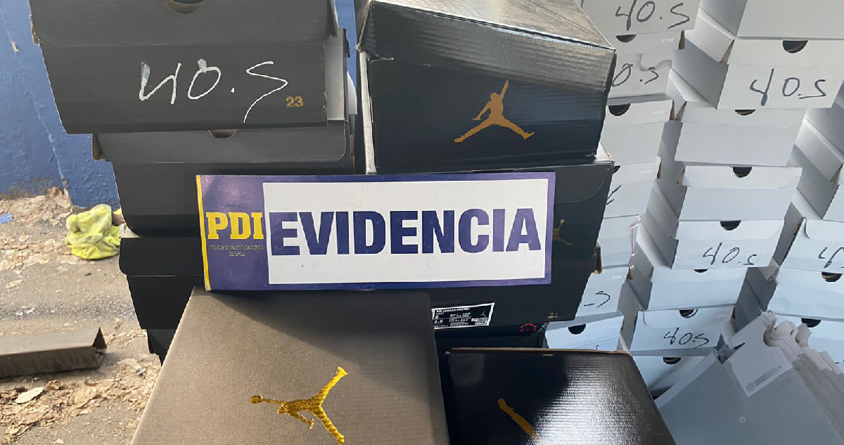 PDI incauta más de $32 millones en zapatillas y ropa falsificada que vendían en Santiago