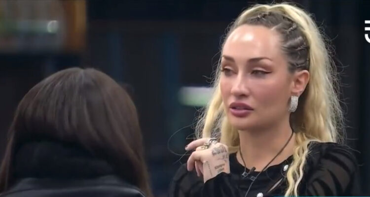 La integrante de Gran Hermano Francisca Maira habla seria con Constanza sobre la renuncia de Lucas.