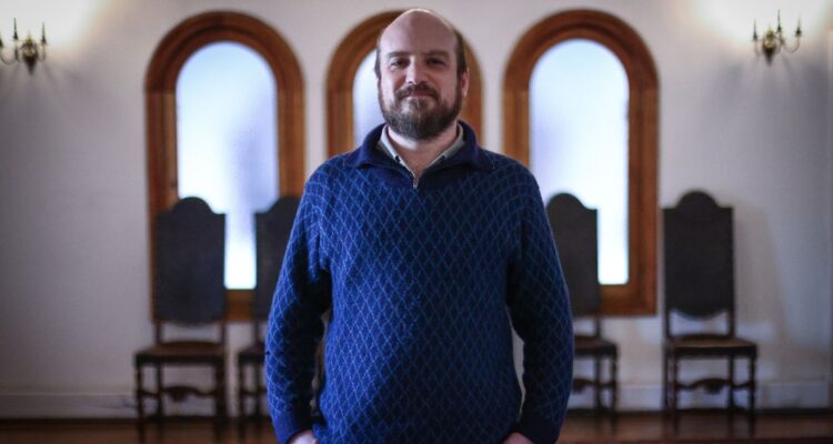 Francisco Arellano, abogado militante de Comunes, asume como Encargado Nacional del Plan Buen Vivir