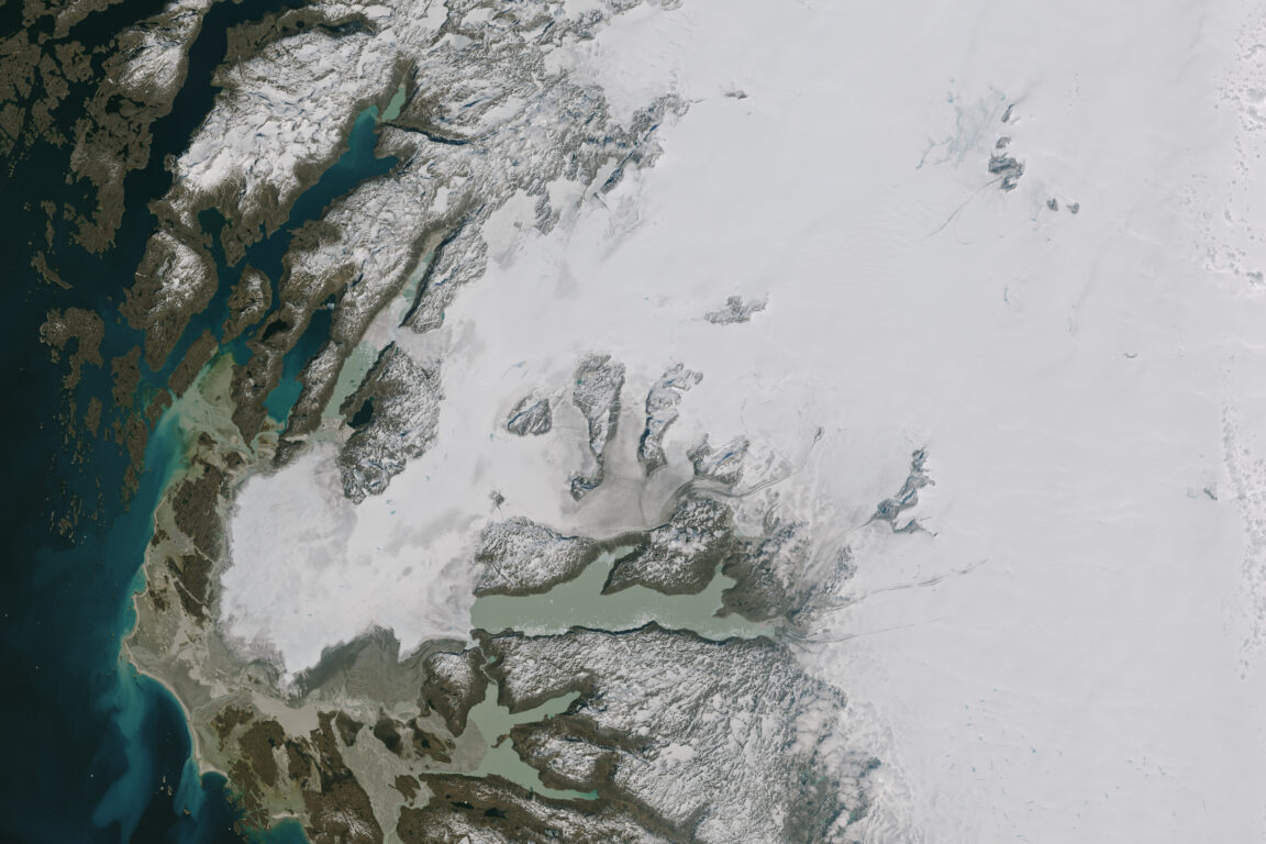 La NASA mostró la capa de hielo de Groenlandia antes y después del mes más caluroso de la historia 