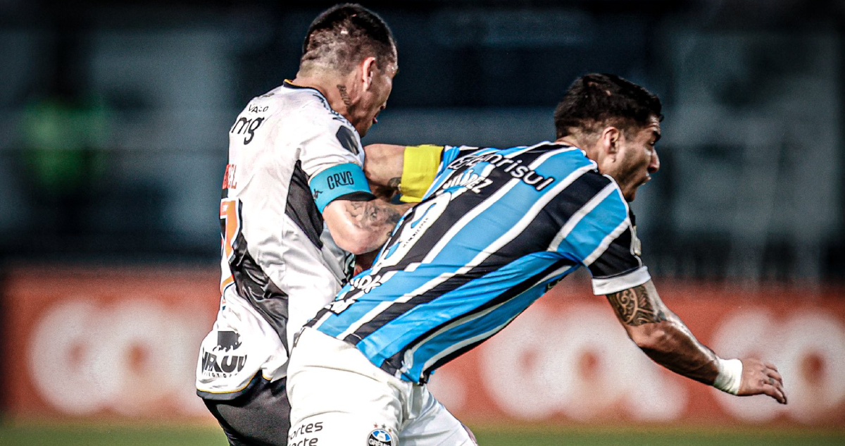 Gary Medel con Luis Suárez – Vasco vs Gremio