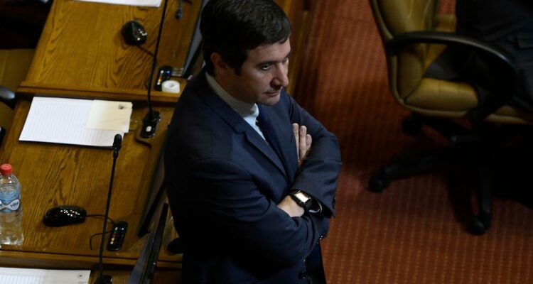 UDI baja el tono y asegura que salida de Jackson haría que Acusación Constitucional “no prospere”