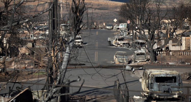 Suben a 96 los muertos por incendios en Hawái mientras continúa búsqueda de cientos de desaparecidos