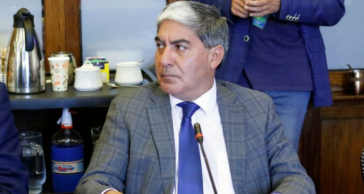 UDI condiciona el diálogo previsional: “No pretendan canjearnos un mal ministro por una mala reforma”