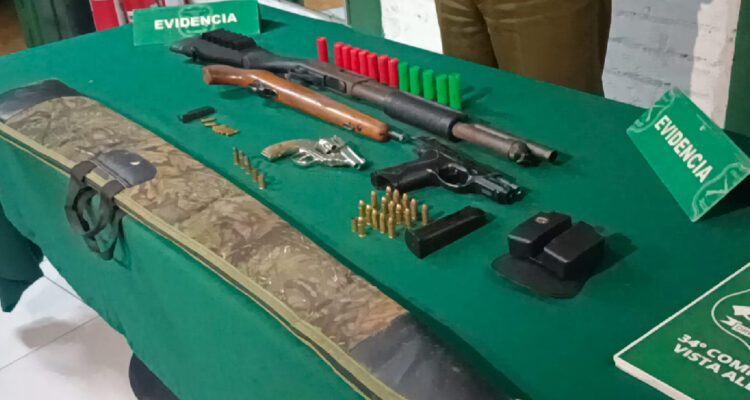 Sujetos atacan a balazos a personal de Carabineros en Cerrillos: lograron incautar armas del lugar