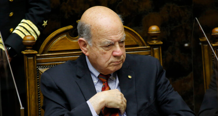 “La derecha está siendo golpista y fascista”: Dura crítica de Insulza por declaración contra Allende