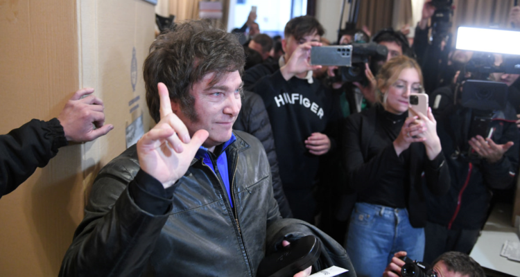 Javier Milei, ganador de las elecciones primarias en Argentina.