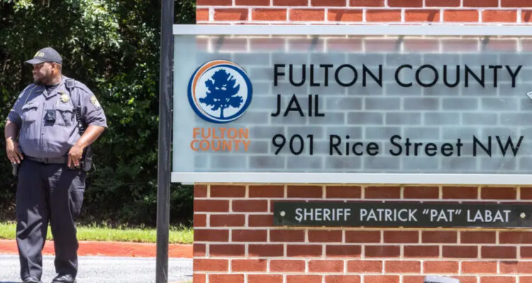 John Eastman, ex abogado de Trump, se entregó a la justicia de EEUU por manipulación electoral