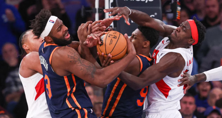Knicks denuncian por espionaje a Raptors.