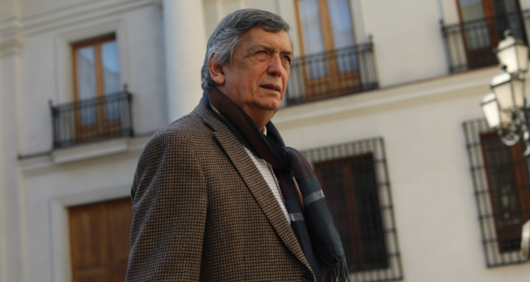 Lautaro Carmona, secretario general del PC, tras comité político en La Moneda.