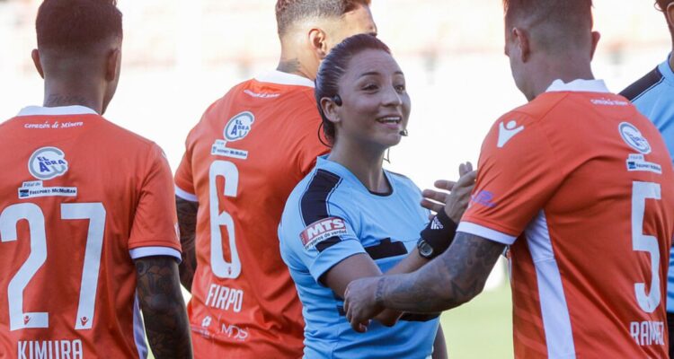 Leslie Vásquez en Chile tras Mundial y polémica por denuncia de compañeras