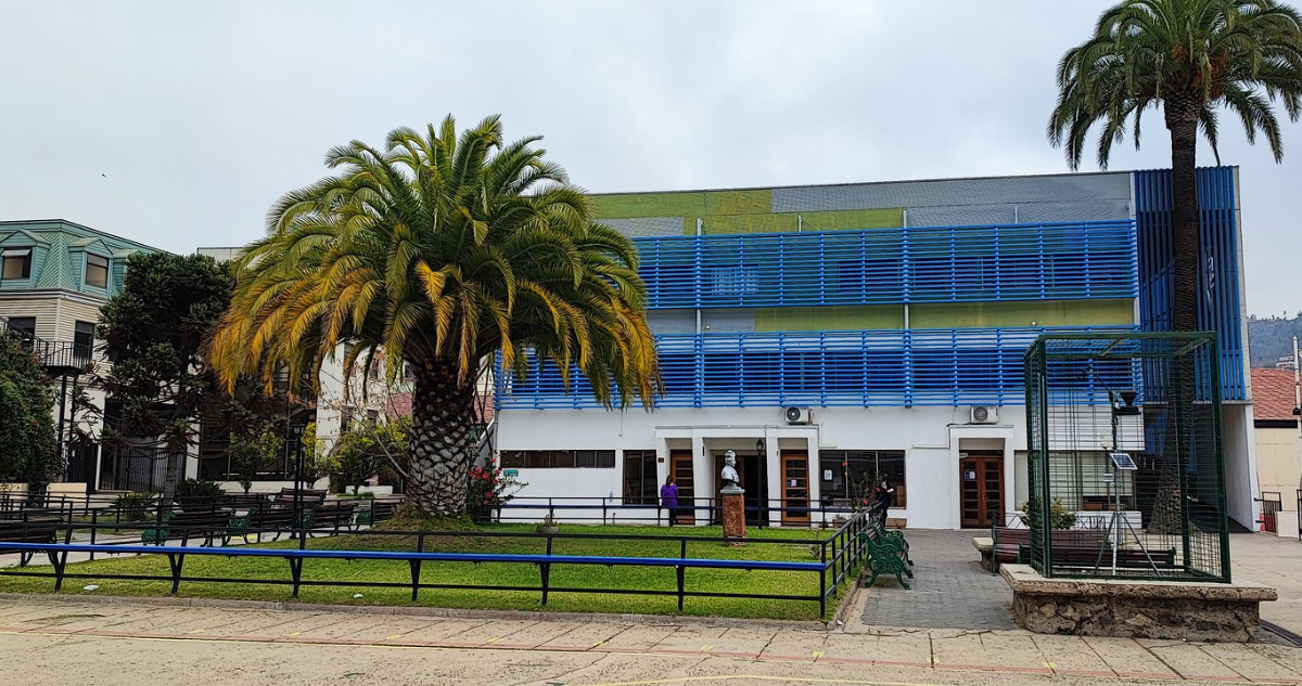 Menor llevó pistola a balines a liceo en Valparaíso para exhibirla y terminó ante la justicia
