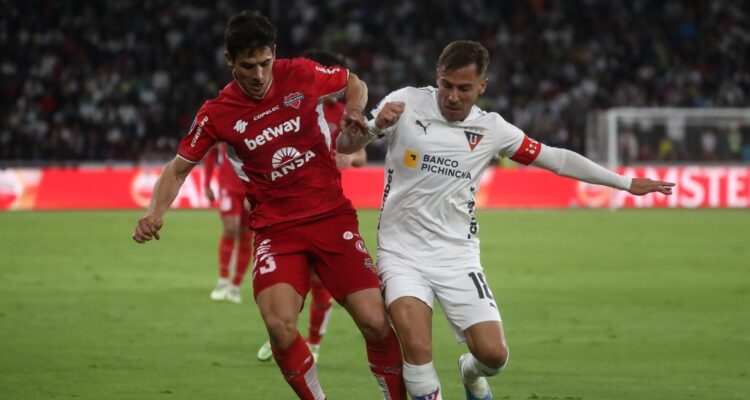 LDU eliminó por penales a Ñublense en Copa Sudamericana.