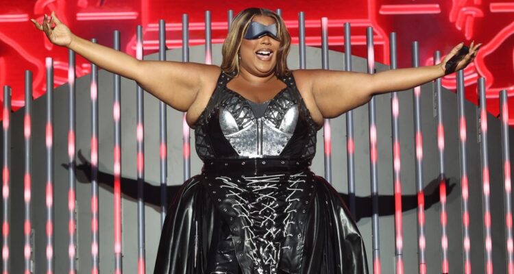 Lizzo responde acusaciones de acoso sexual y ambiente tóxico: “No despediría un empleado por su peso”