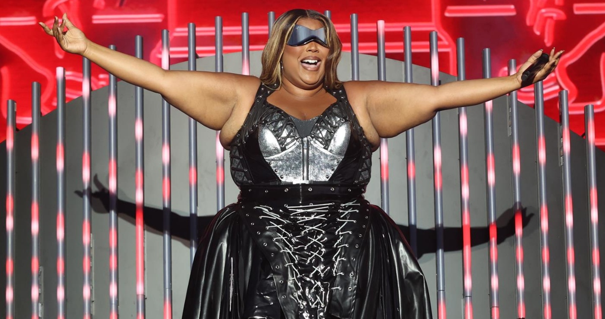 Lizzo responde acusaciones de acoso sexual y ambiente tóxico: “No despediría un empleado por su peso”