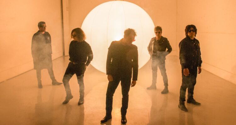 Los Bunkers lanzan “Infiel”, su bailable reencuentro con las discotecas: “Está basado en una fantasía”