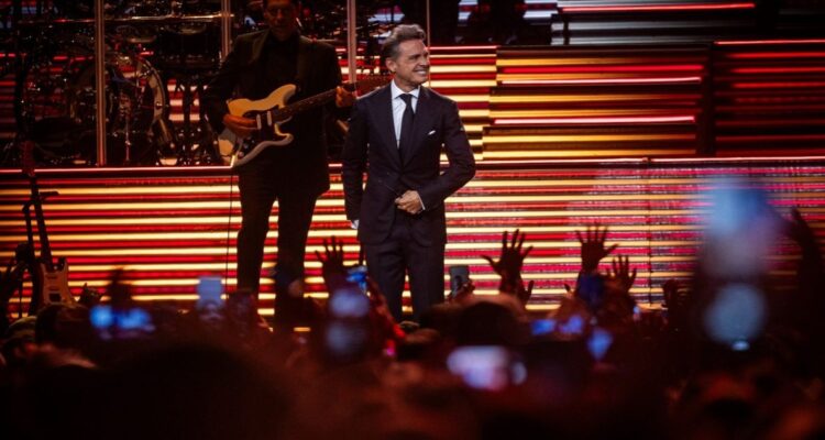 Luis Miguel en Chile: las exigencias que pidió en su camarín y la pareja que lo acompaña